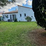 Holiday home Plain Pied Aux Portes De La Rochelle 2chbres